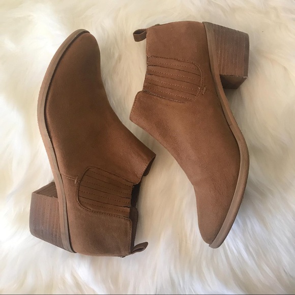 Melrose and Market Shoes - 💲PRICE DROP!! Melrose & Market Tan Booties